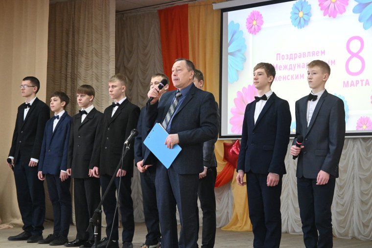 8 марта.